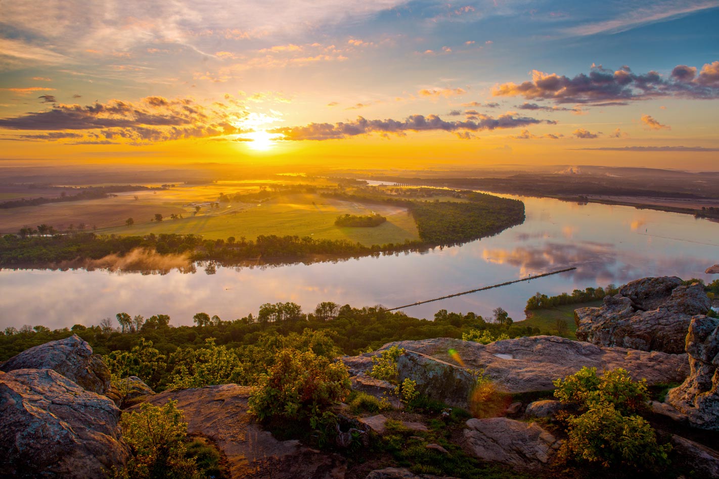 Landscape shot of Stouts Point at Petit Jean State Park looking at the river.