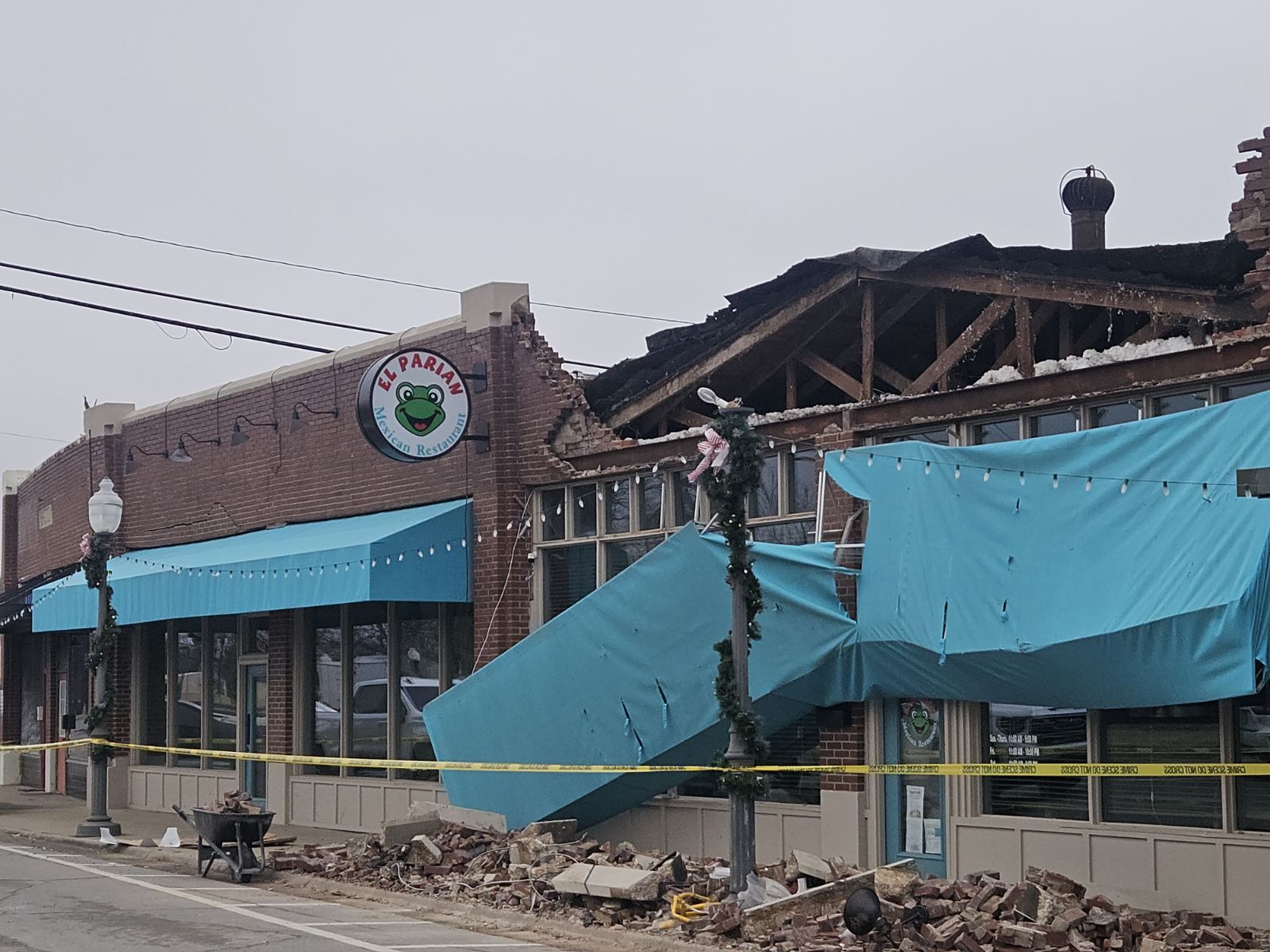 Exterior of El Parian restaurant after the collapse Exterior of El Parian restaurant after the collapse