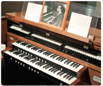 keys of an organ