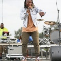 manholdingmicrophonesingingandmovingaroundonstage
