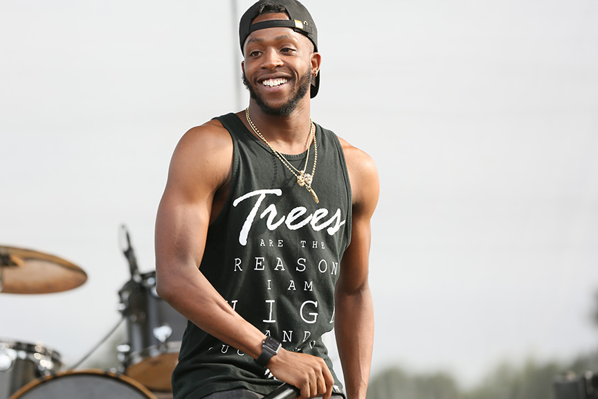 maninblacktanktopholdingmicrophone