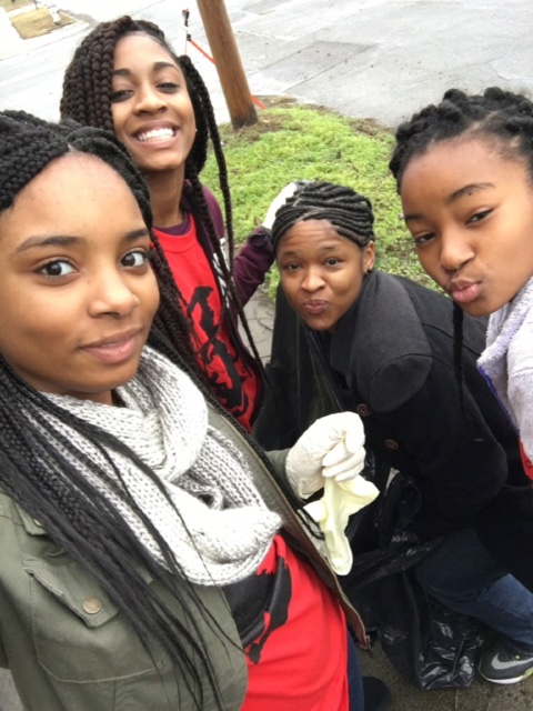 4youngwomentakingaselfie