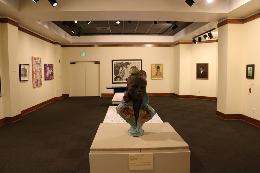 roomofmuseumexhibitswithstatuesandpaintings