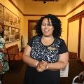 womangivingtourtootherwomenatexhibit
