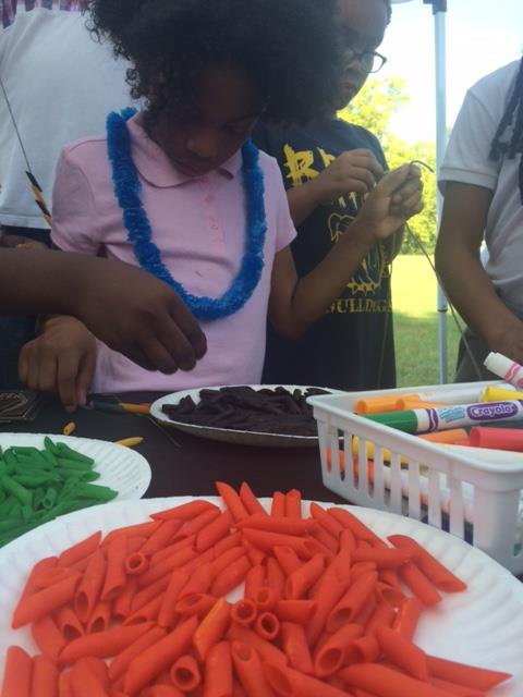 kidsmakingpastanecklaces