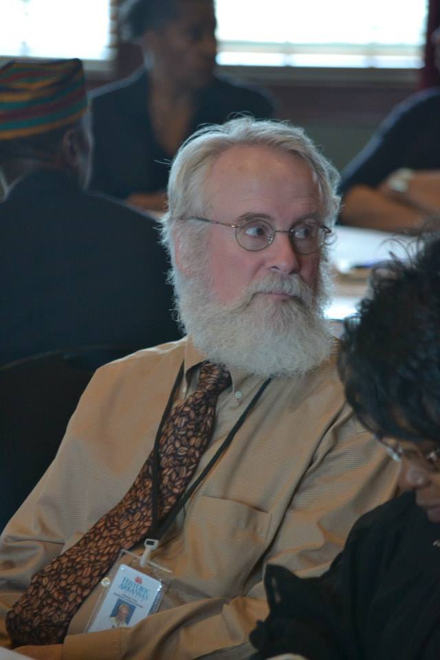 manwithbeardwearingglassesandcollaredshirtandtie